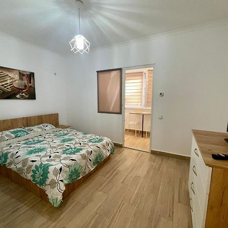 Militari Comfort Studio Roşu Kültér fotó