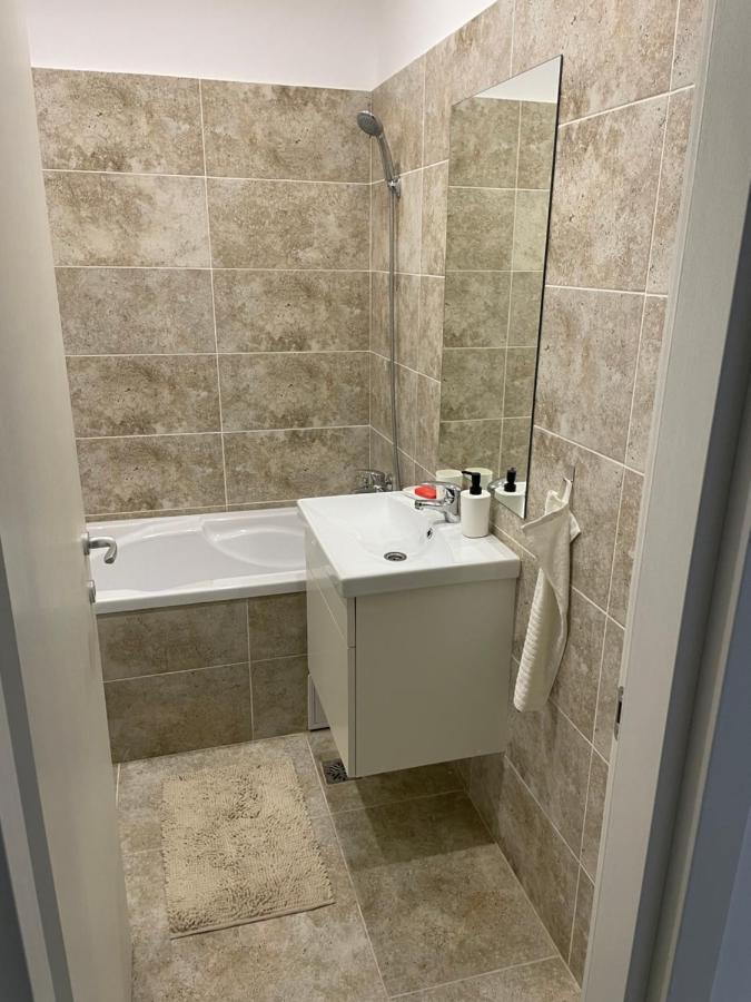 Militari Comfort Studio Roşu Kültér fotó
