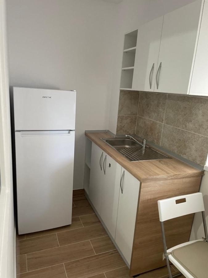 Militari Comfort Studio Roşu Kültér fotó