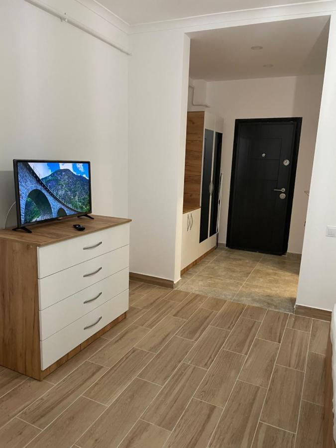 Militari Comfort Studio Roşu Kültér fotó