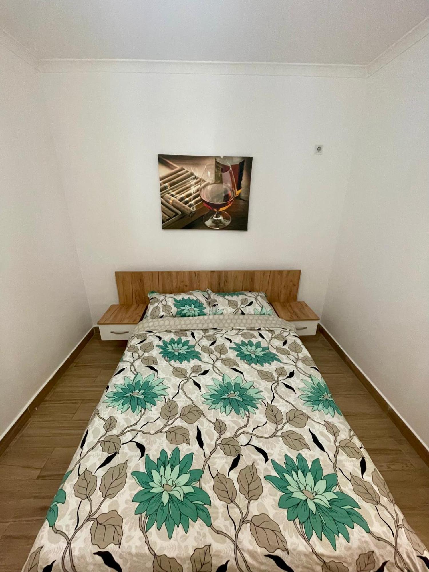 Militari Comfort Studio Roşu Kültér fotó